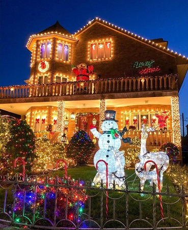 Dyker Heights Christmas Lights Tour: A Glittering Journey Through Brooklyn’s Winter Wonderland